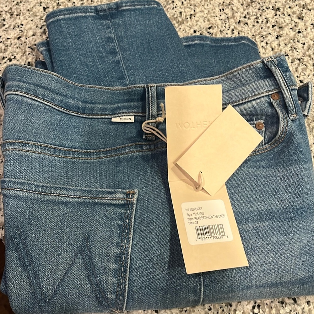 THE WEEKENDER
Style. 1585-1008
Wash: READ BETWEEN THE LINES
Size: 28